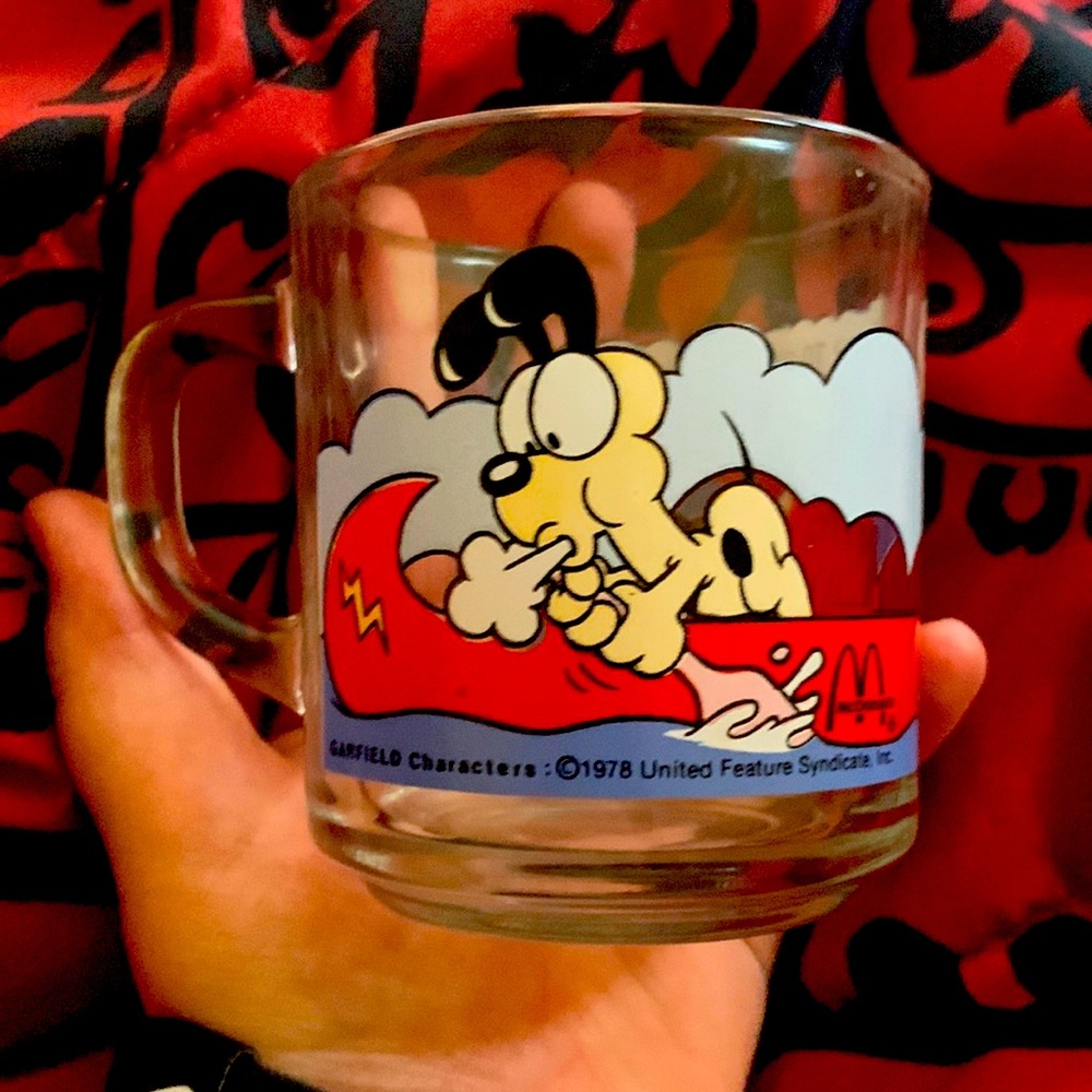 I am selling a 1978 Garfield cup